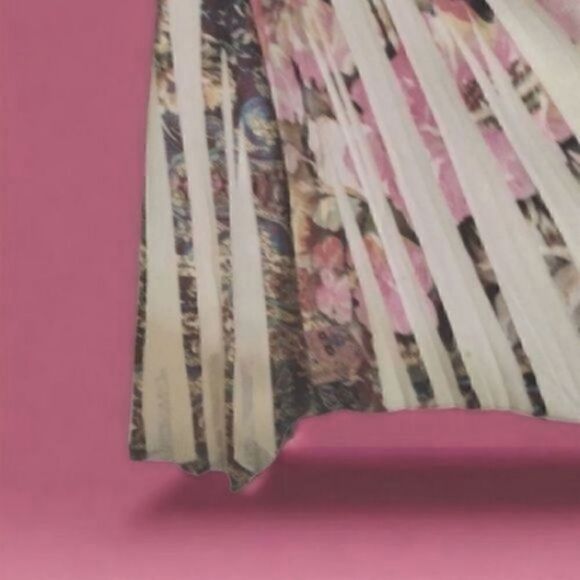 ONE WOR   TUNIC/TOP Printed Knit 3/4 Sleeved ASYMMETRICAL Embellished Sz MEDIUM - Picture 8 of 16